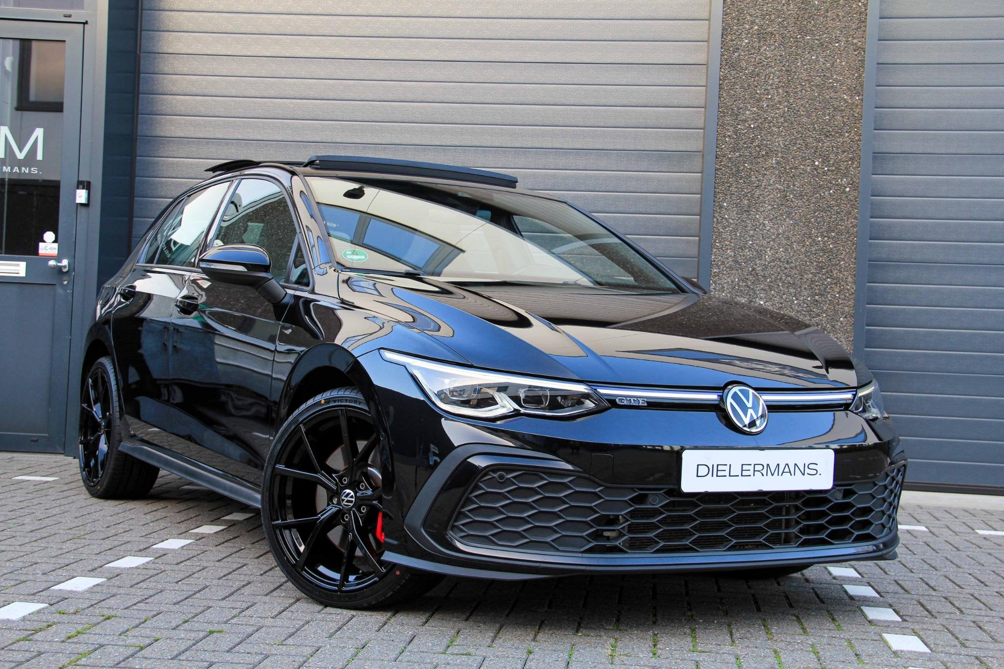 Volkswagen Golf 1.4 eHybrid GTE | Pano | IQ | 19" Estoril |, Auto's, Gebruikt, 4 cilinders, Bedrijf, 1400 cc