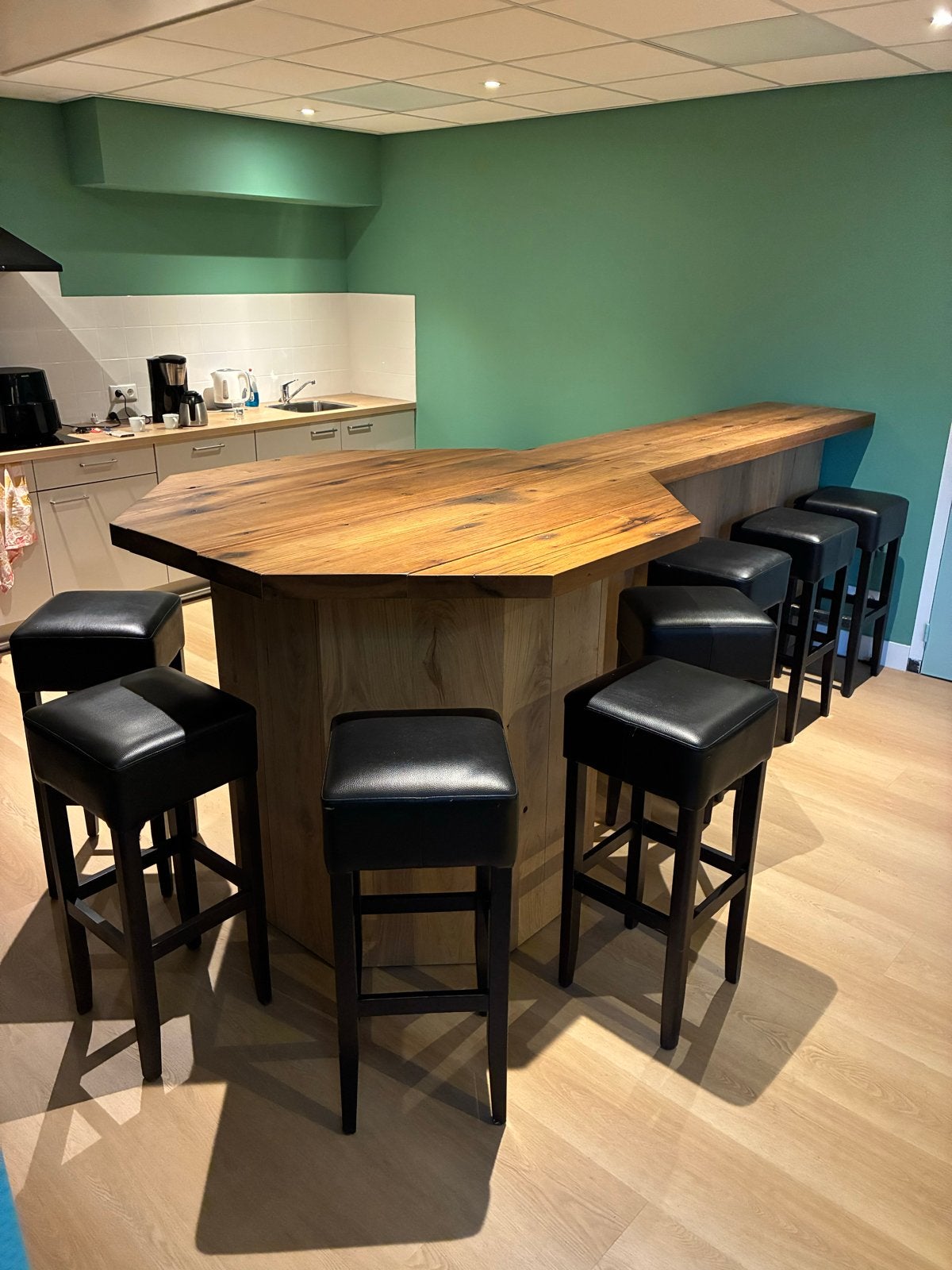 Unieke bar met sluisdeuren blad, 3,20 x 1,40m, Ophalen, Gebruikt, Inclusief barstoelen