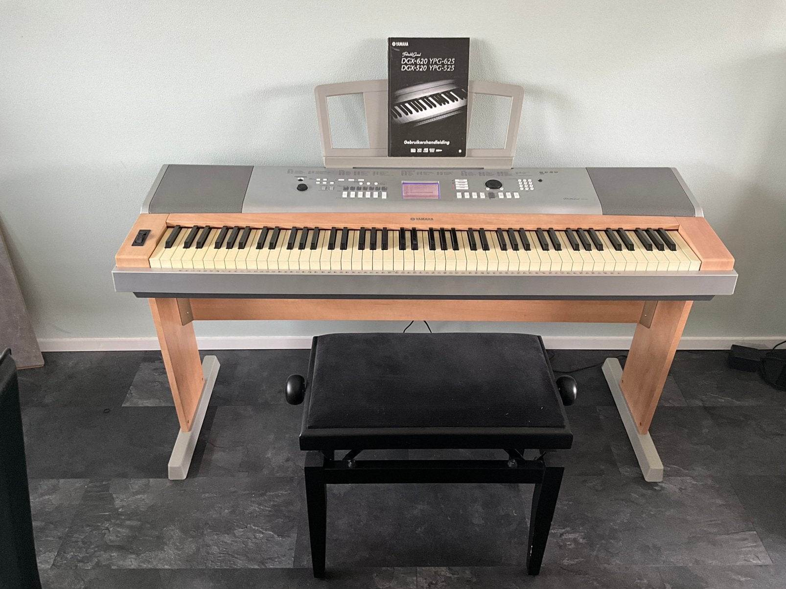 Yamaha DGX-620 digitale piano incl. onderstel & bankje, Ophalen, Gebruikt, Overige kleuren, Digitaal
