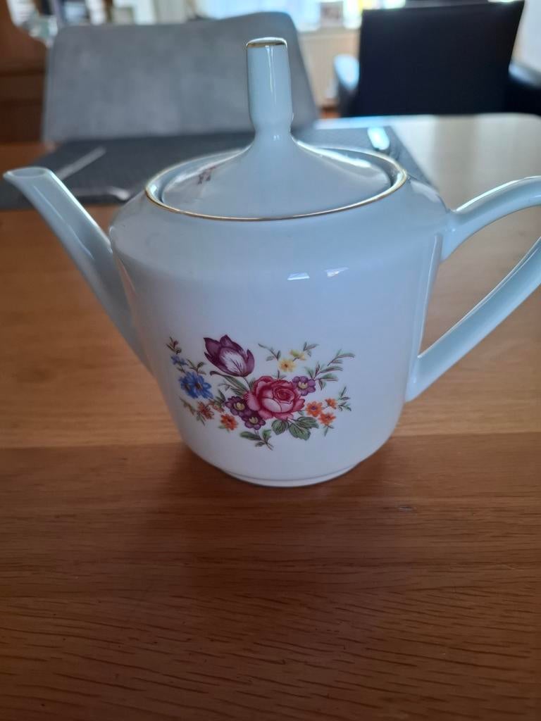 Vintage Kahla theepot met bloemdecor (met klein chipje), Ophalen of Verzenden