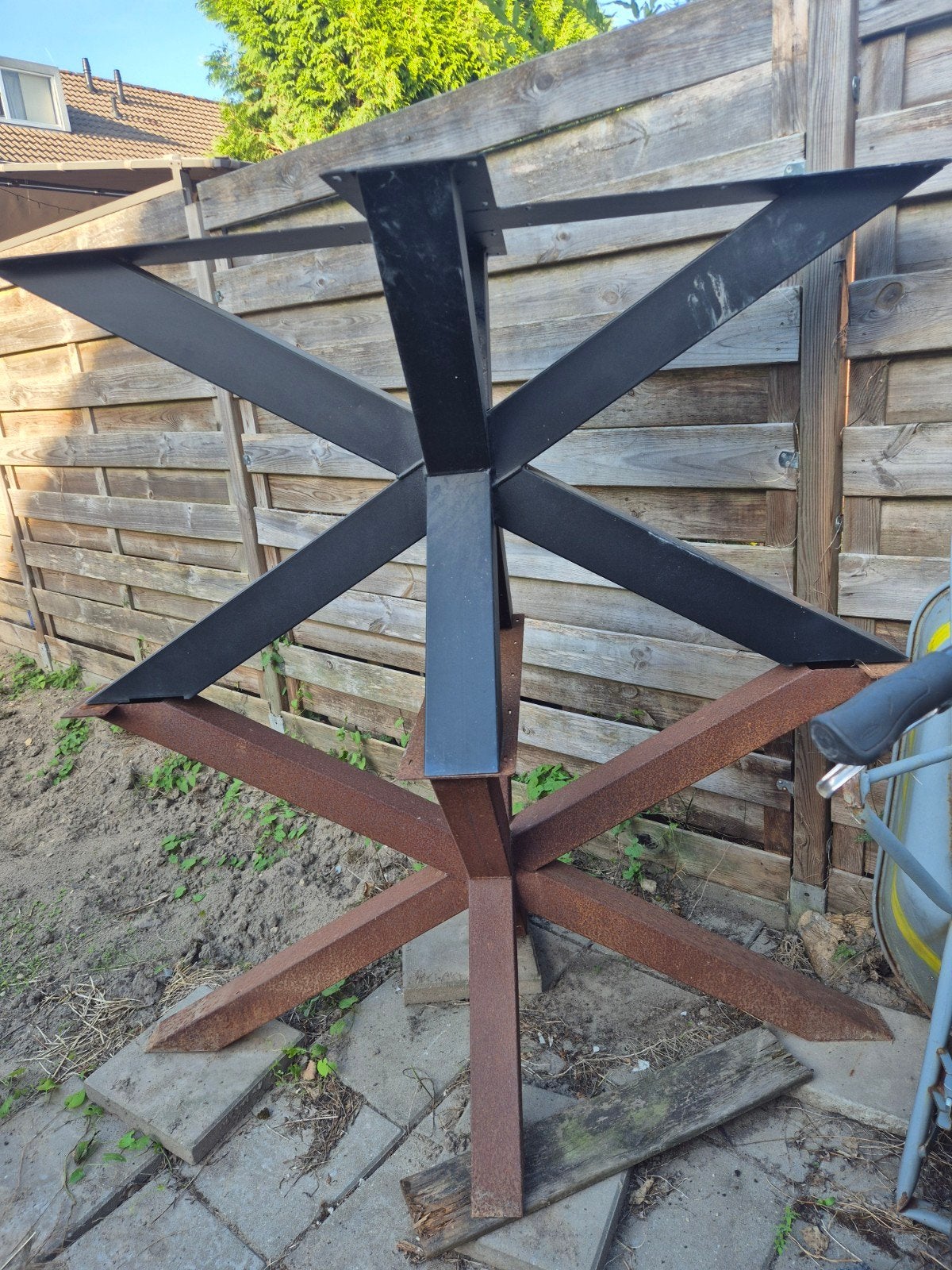 2x spin tafelpoot - 1x Zwart 1x Roestig Metaal, Ophalen, Tafelpoot, Gebruikt, 100 tot 150 cm