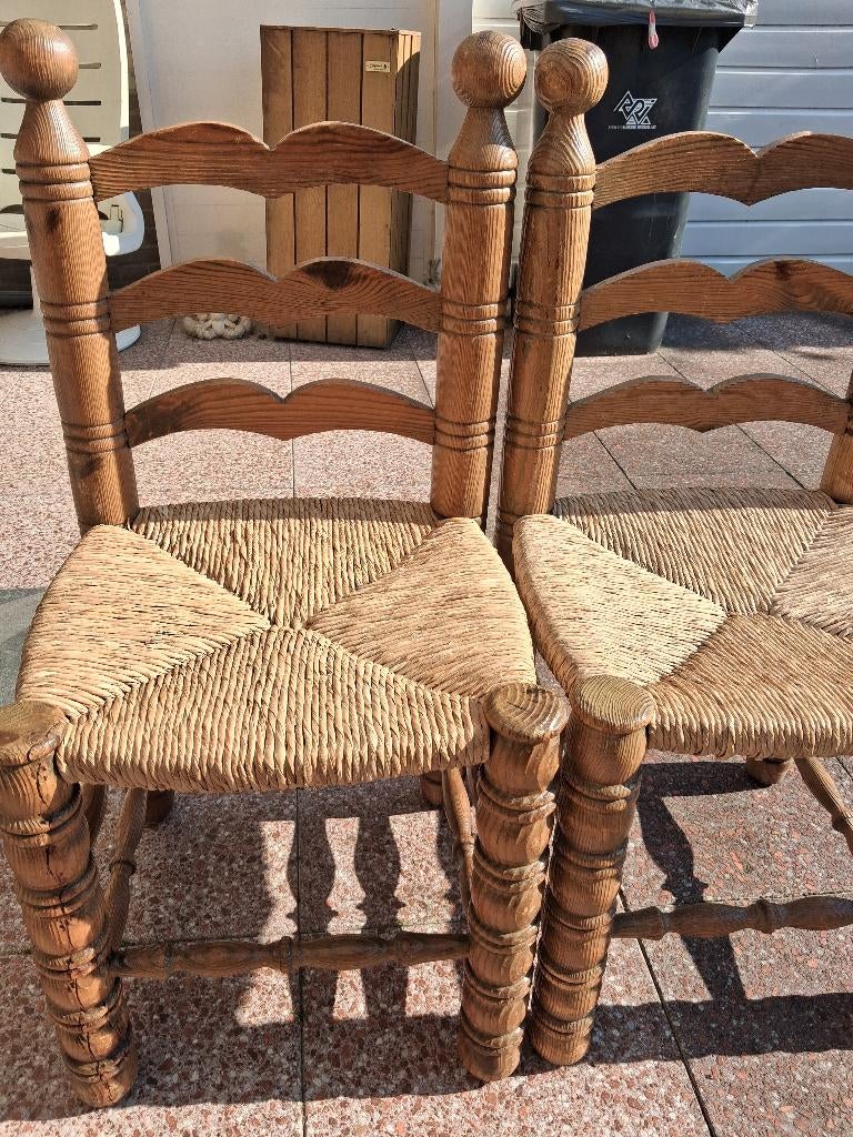 2 oude stoelen, Ophalen