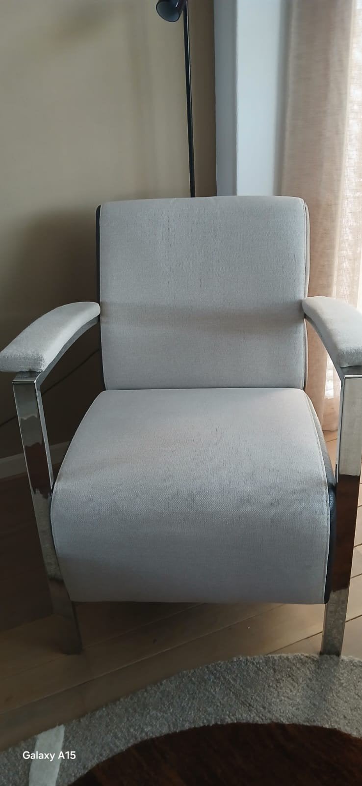 2 Stijlvolle fauteuils chromen frame tweekleurige bekleding, Huis en Inrichting, Leer, 75 tot 100 cm, Zo goed als nieuw, 50 tot 75 cm