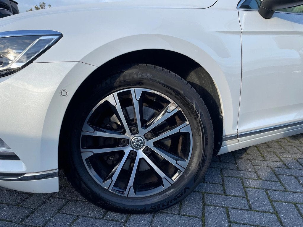 Volkswagen Passat 1.6 TDI Highline Business R | DSG | Panora, Auto's, Automatische klimaatregeling, Gebruikt, 4 cilinders, Wit