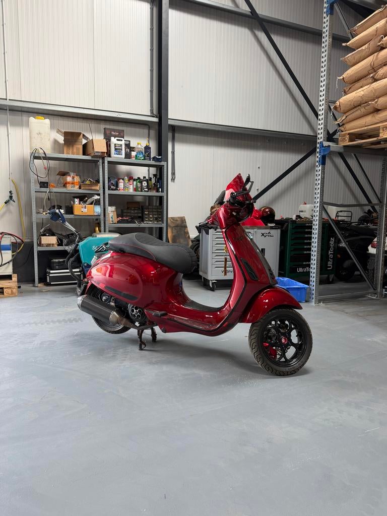 Vespa Sprint 125cc Custom Dark Cherry Red - Uniek Exemplaar, Fietsen en Brommers, Scooters | Vespa, Overige modellen, Maximaal 45 km/u