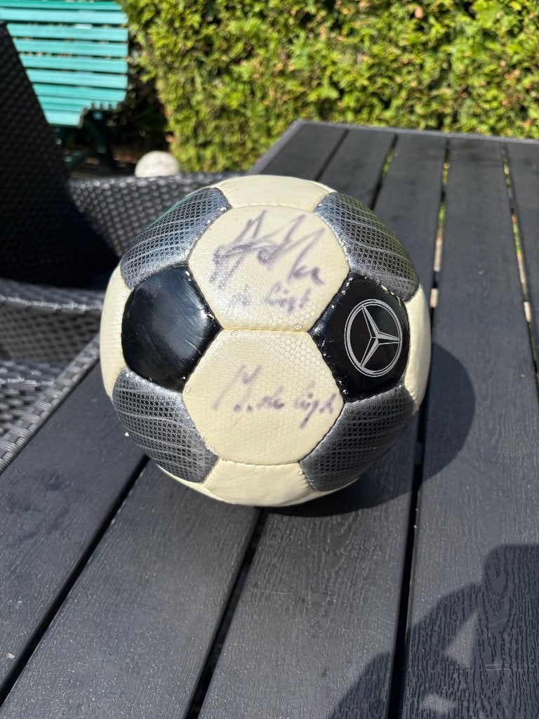 Voetbal met handtekening van Mathijs de Ligt, Sport en Fitness, Voetbal, Maat XS of kleiner, Ophalen, Zo goed als nieuw, Bal