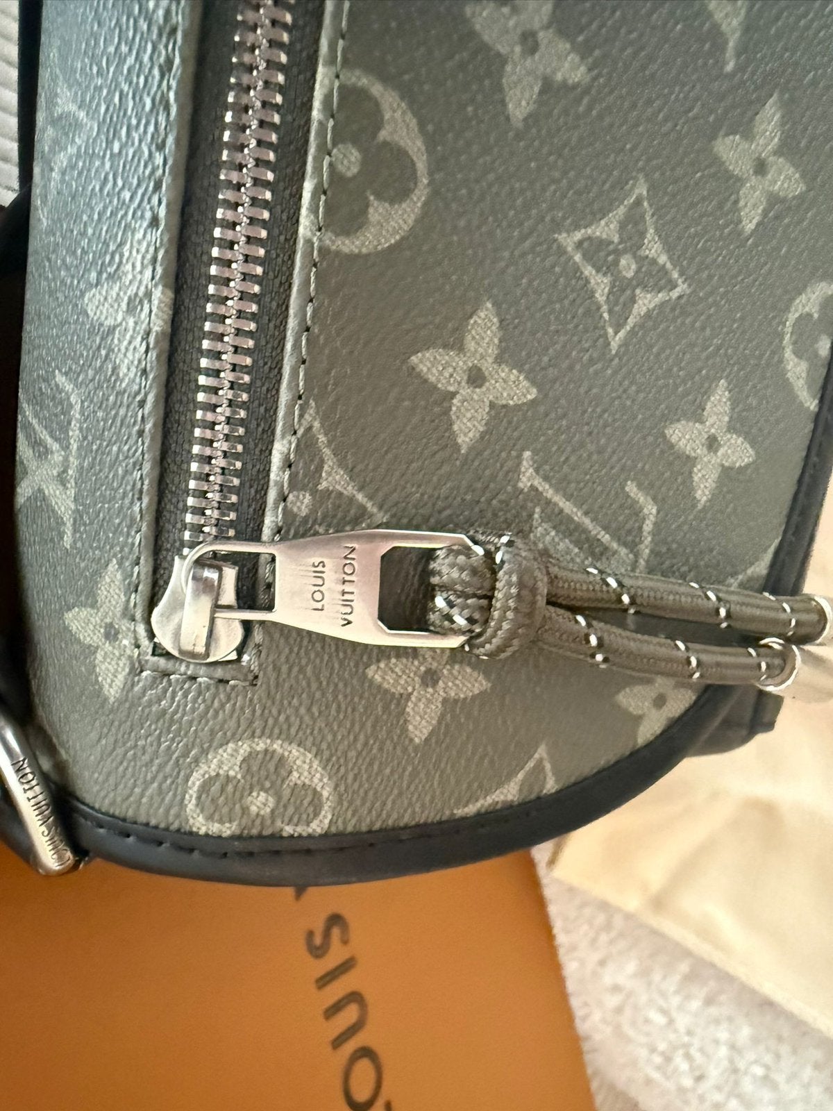 Louis Vuitton Pulse Messenger Bag Monogram, Ophalen of Verzenden, Zo goed als nieuw, Zwart