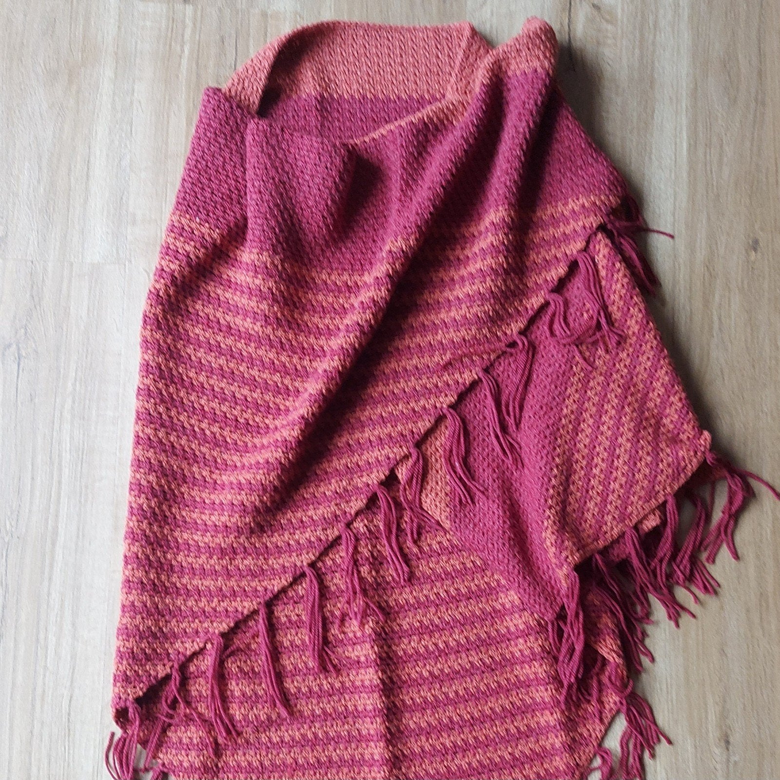 NIEUW! gehaakte omslagdoek driehoek sjaal franje extra groot, Maat 46/48 (XL) of groter, Nieuw, Ophalen of Verzenden, Handgemaakt