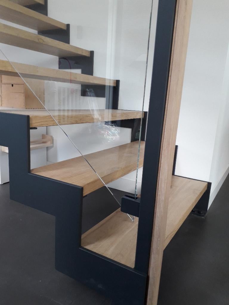 stalen trap, kwartdraai trap, bordes trap, trap hout staal, Ophalen, Nieuw