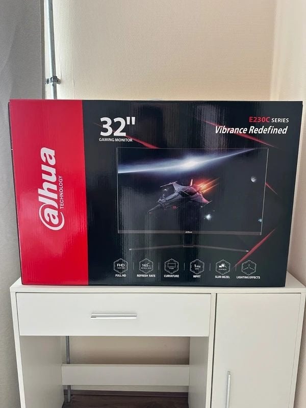 Nieuwe 32" CURVED Gaming Monitor - Full HD, lichteffecten