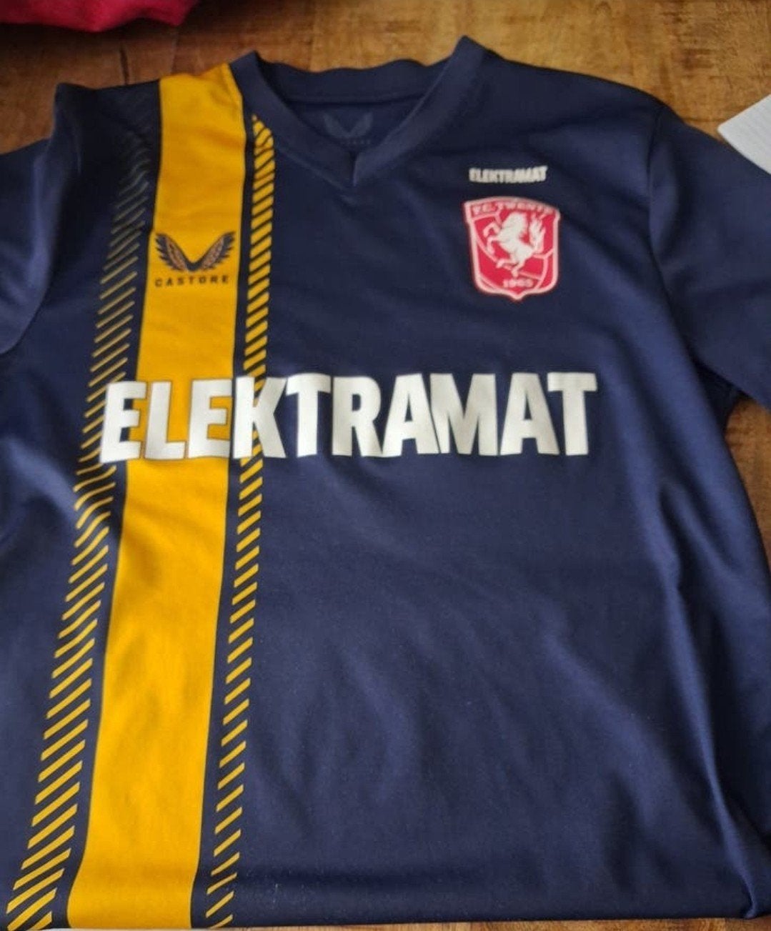 FC Twente uitshirt 2023/2024 - Castore - Maat S, Kleding | Heren, Ophalen of Verzenden, Zo goed als nieuw, Voetbal, Maat 46 (S) of kleiner