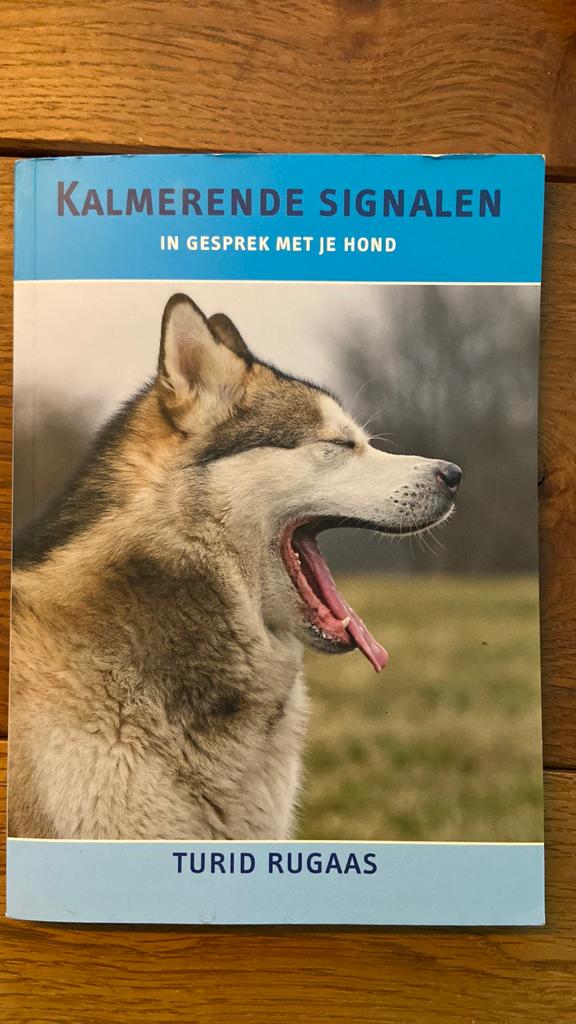 T. Rugaas - Kalmerende Signalen, Boeken, Dieren en Huisdieren, Honden, Ophalen of Verzenden, Zo goed als nieuw, T. Rugaas