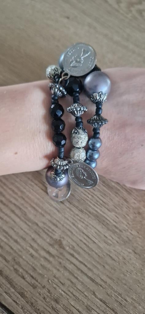 Zwarte armband met steentjes, Ophalen of Verzenden, Gebruikt, Zwart