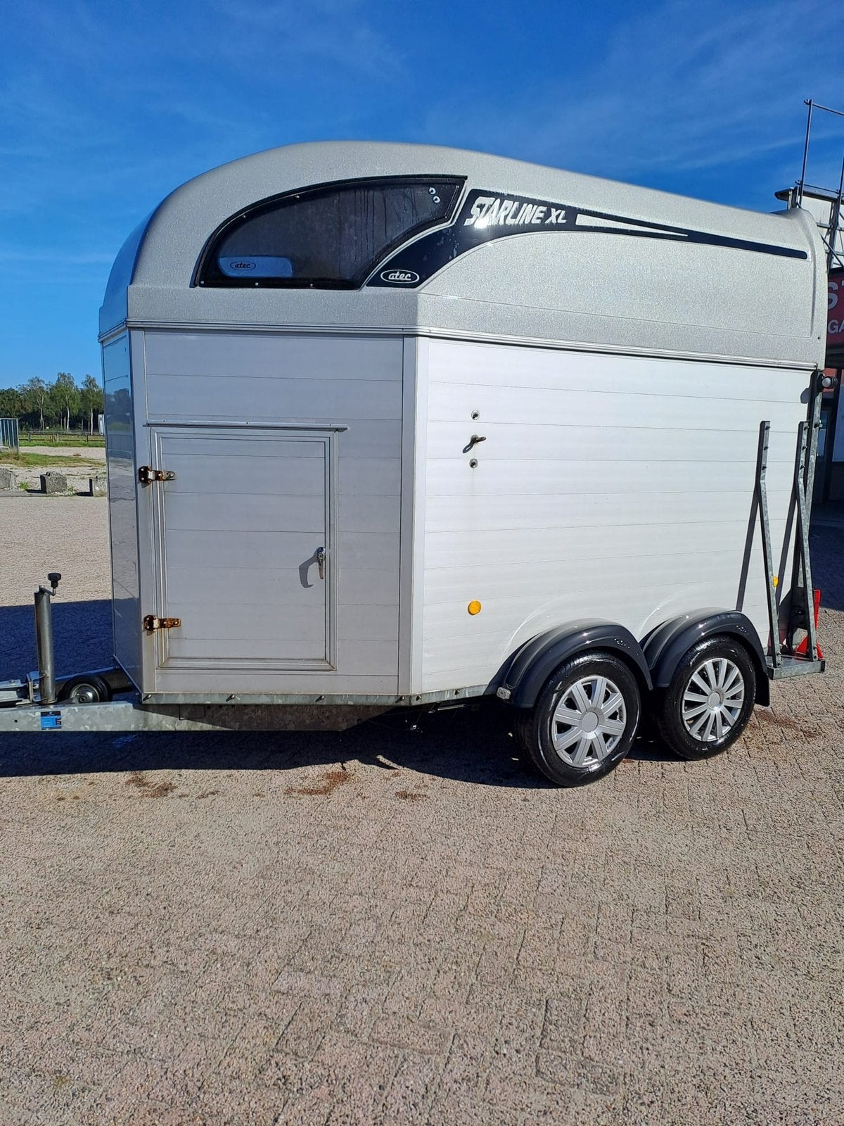 Aluminium 2 paards trailer met kunststof bodem zadelkamer, Ophalen, Zo goed als nieuw, Aluminium, 2-paards trailer