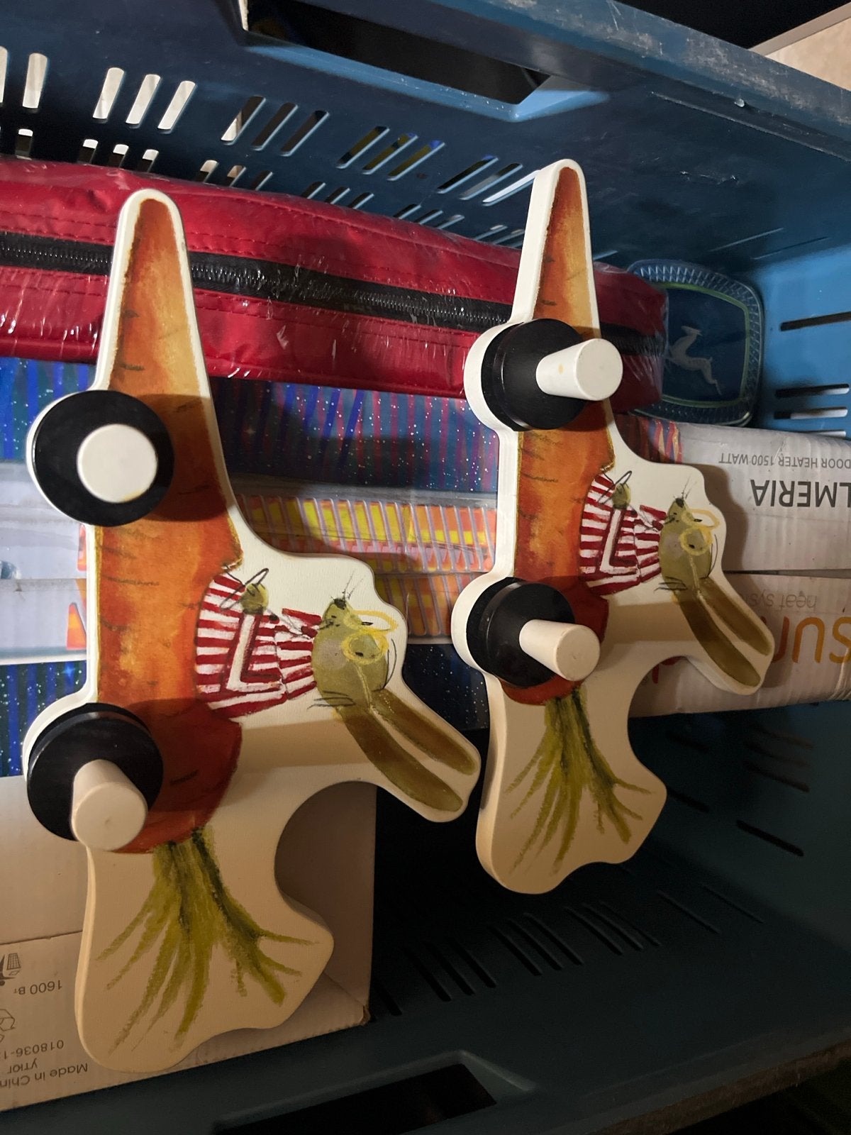 2x Konijn Wortel Hangers - Decoratieve Kapstokhaakjes, Ophalen of Verzenden, Gebruikt