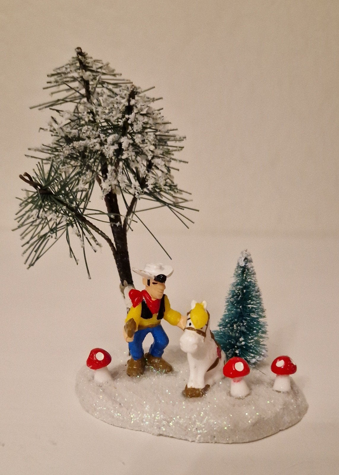 Beeldje
Disney :
Lucky luke, Diversen, Kerst, Ophalen of Verzenden, Nieuw
