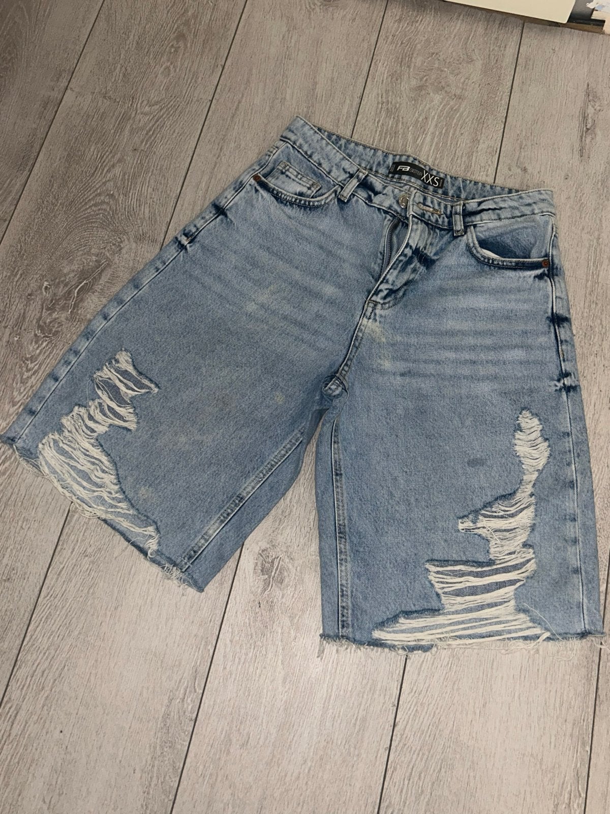 Stoere denim bermuda met scheuren - Maat XXS, Blauw, Ophalen of Verzenden, Zo goed als nieuw, Driekwart