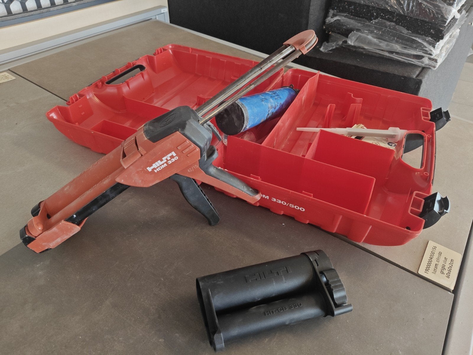 Hilti HDM 330 kitspuit met koffer, Ophalen of Verzenden, Gebruikt, Kitspuit, Hilti