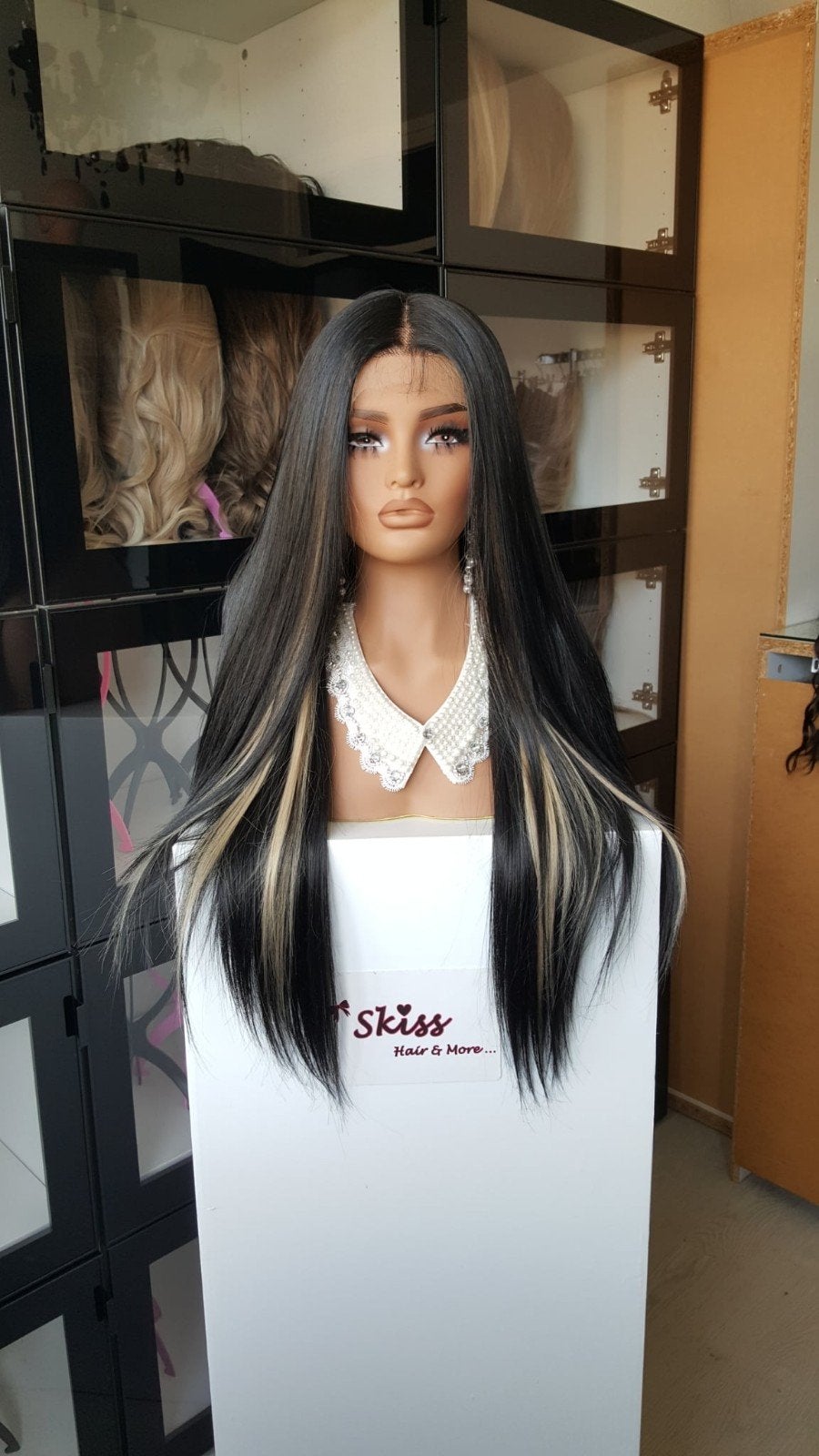 Basic Lace Pruik: Zwart met Blonde plukken, Stijl, Ophalen of Verzenden, Nieuw, Pruik of Haarverlenging