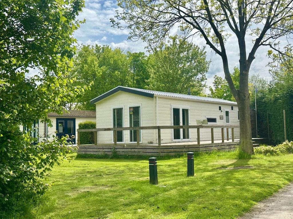 Chalet Kunststof merk Bergjes CV incl.transport NL  ♦️, Caravans en Kamperen, Stacaravans, Tot en met 4