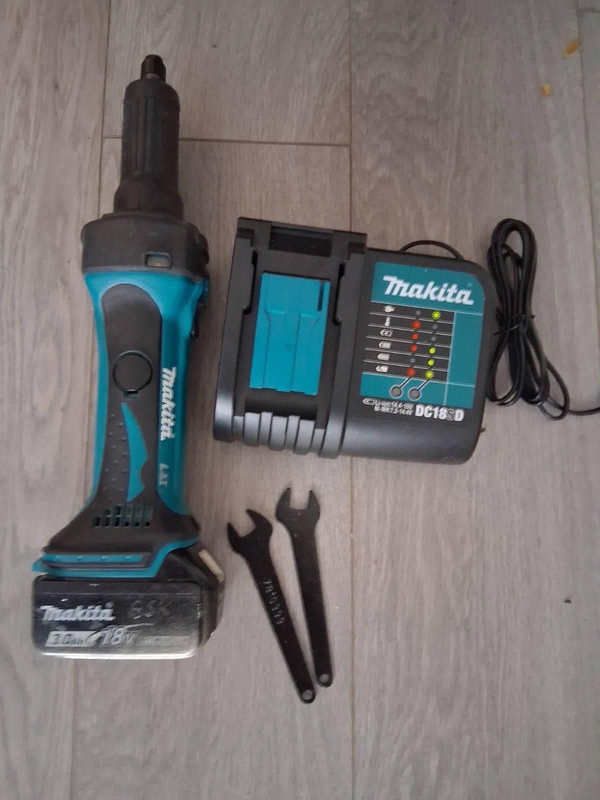 makita dgd800 rechte slijper, Ophalen, Zo goed als nieuw, Minder dan 700 watt, Haakse handslijpmachine