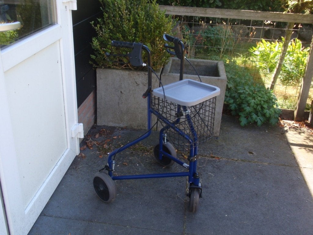3 wielrollator met mandje en dienblad, Diversen, Ophalen, Opvouwbaar, Gebruikt