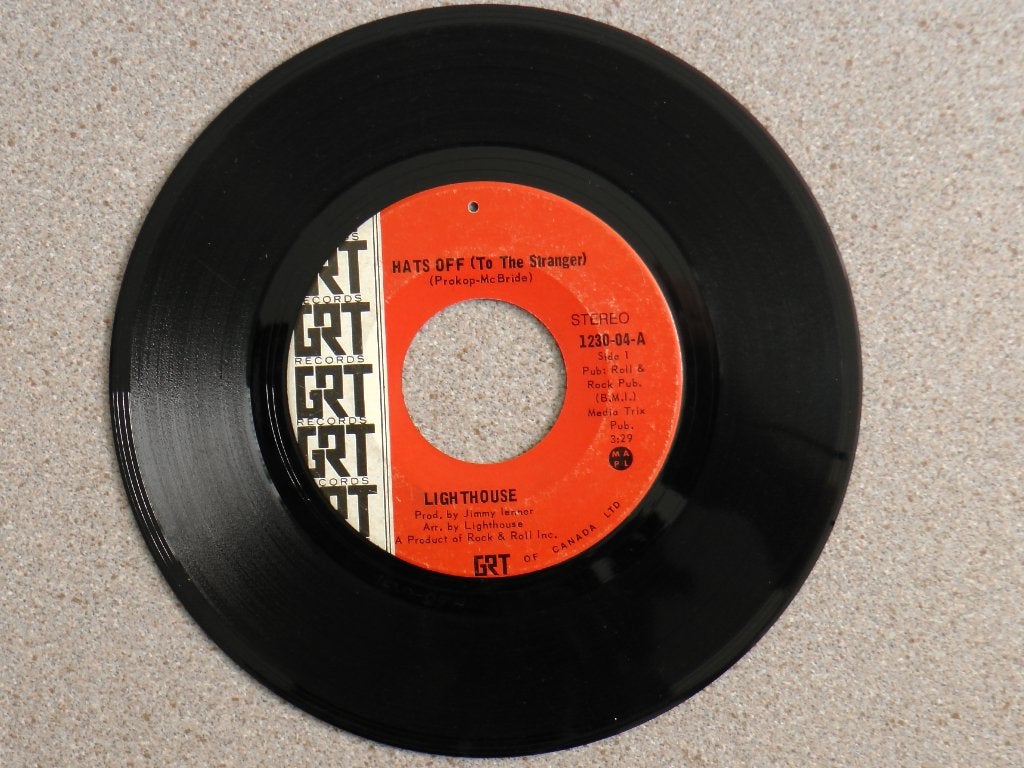 Lighthouse - Hats off to the stranger VINYL SINGLE, Ophalen of Verzenden, Gebruikt, 7 inch, Pop