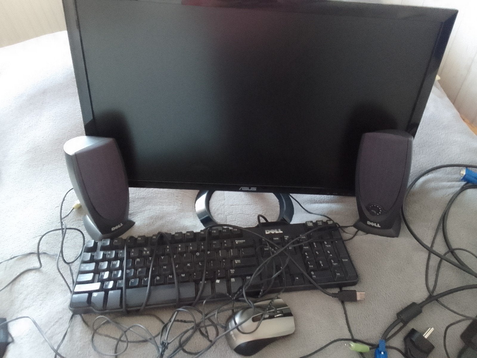 DELL computerscherm en toebehoren, Computers en Software, Monitoren, Ophalen, Gebruikt, Dell (monitor)