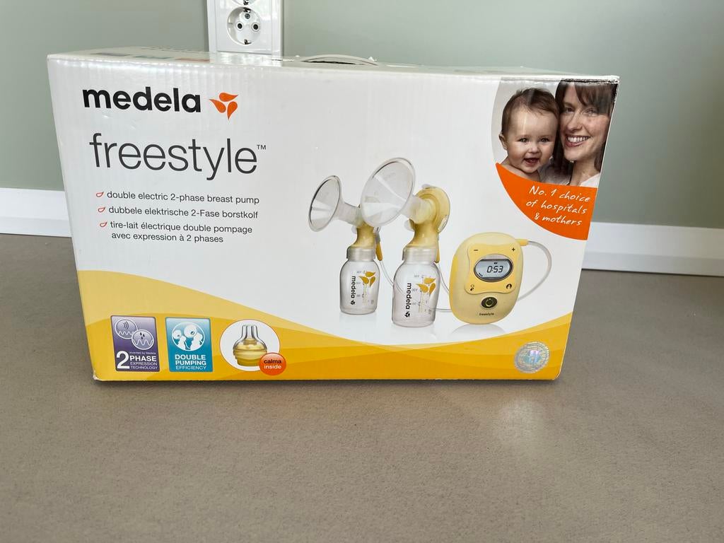 Medela Freestyle dubbele elektrische borstkolf set, Ophalen of Verzenden, Zo goed als nieuw, Borstkolf