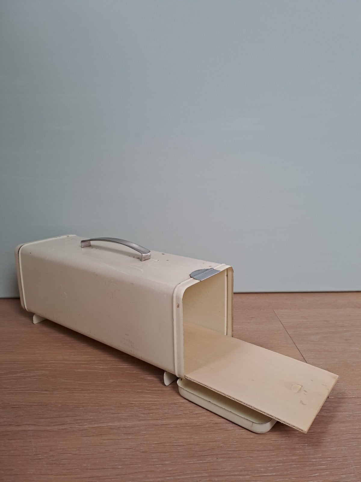 Vintage crèmekleurig ontbijtkoekblik, opknapper, Beige, Gebruikt, Ophalen of Verzenden, Metaal