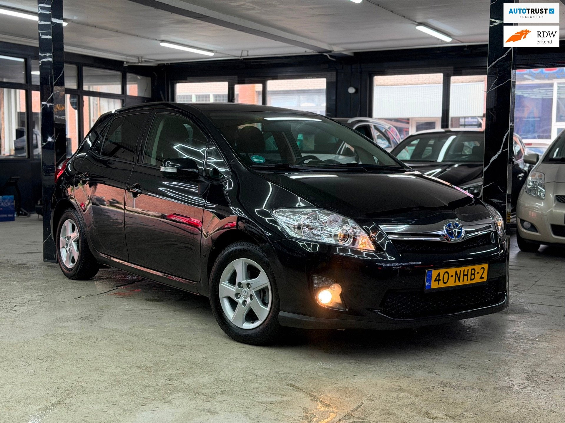 Toyota Auris 1.8 Full Hybrid Aspiration Dealer OH | lage km, Euro 5, Gebruikt, 4 cilinders, Zwart