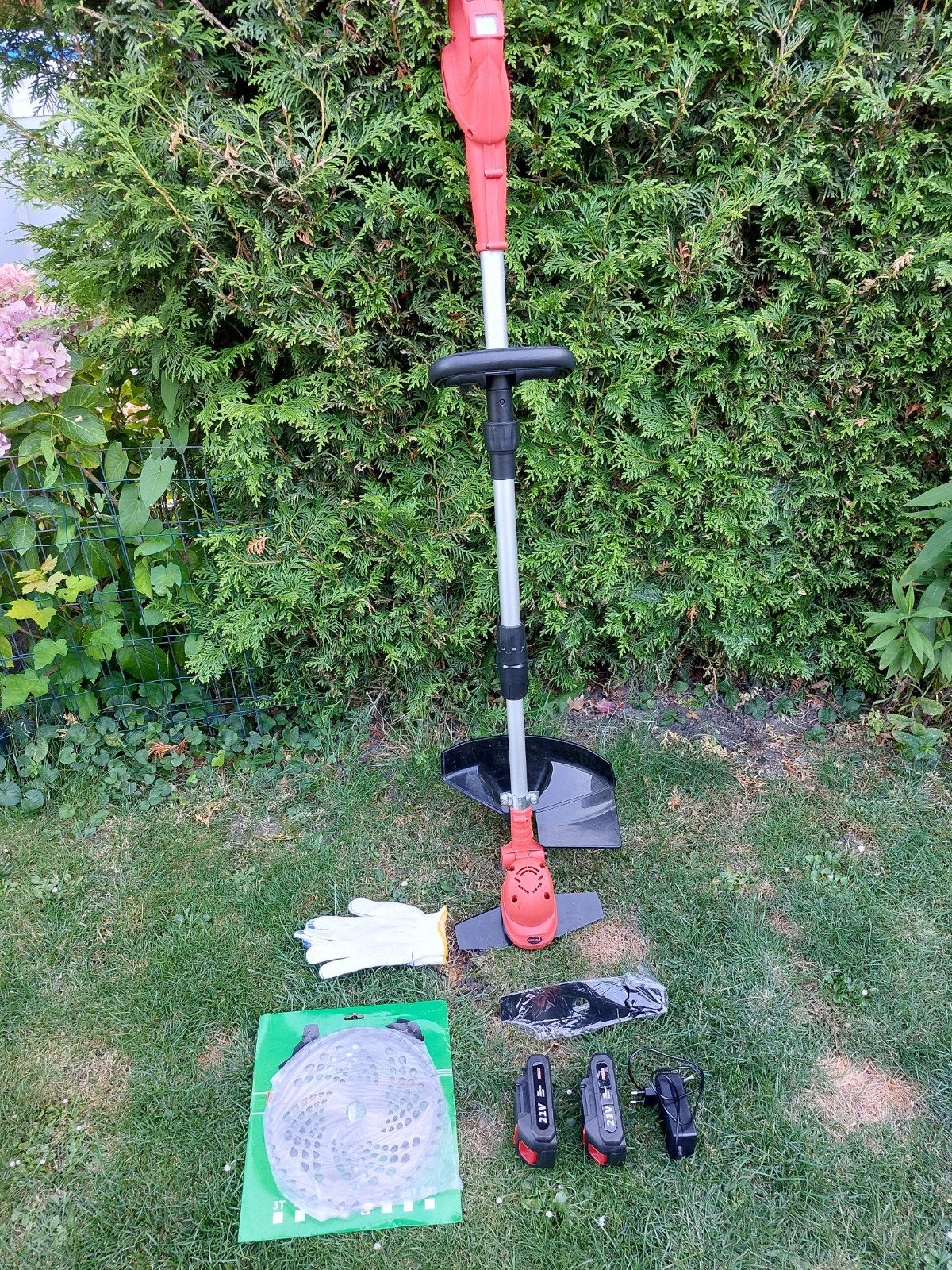 ONEVAN Accu Grastrimmer - Rood (Nieuw), Tuin en Terras, Grastrimmers, Ophalen of Verzenden