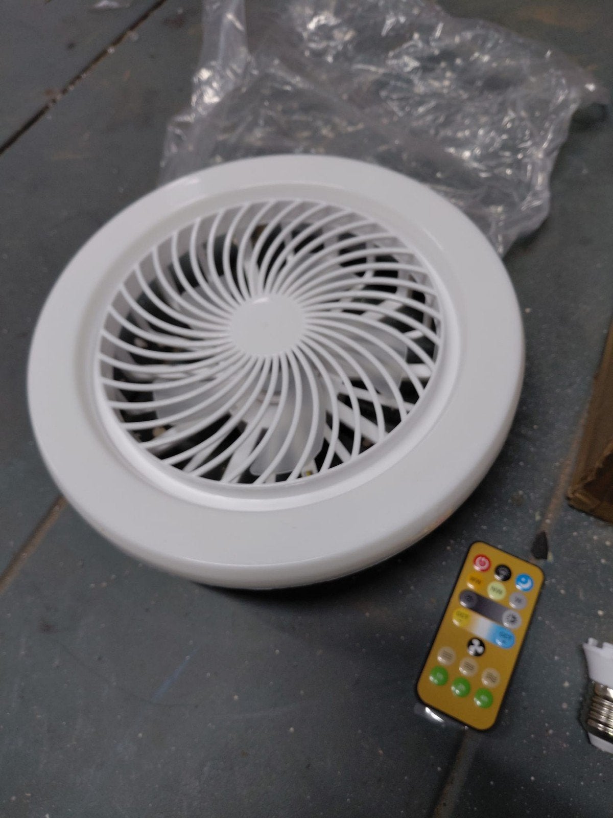 Ventilator met afstandsbediening en E27 fitting, Witgoed en Apparatuur, Ventilatoren, Ophalen, Ventilator met afstandsbediening