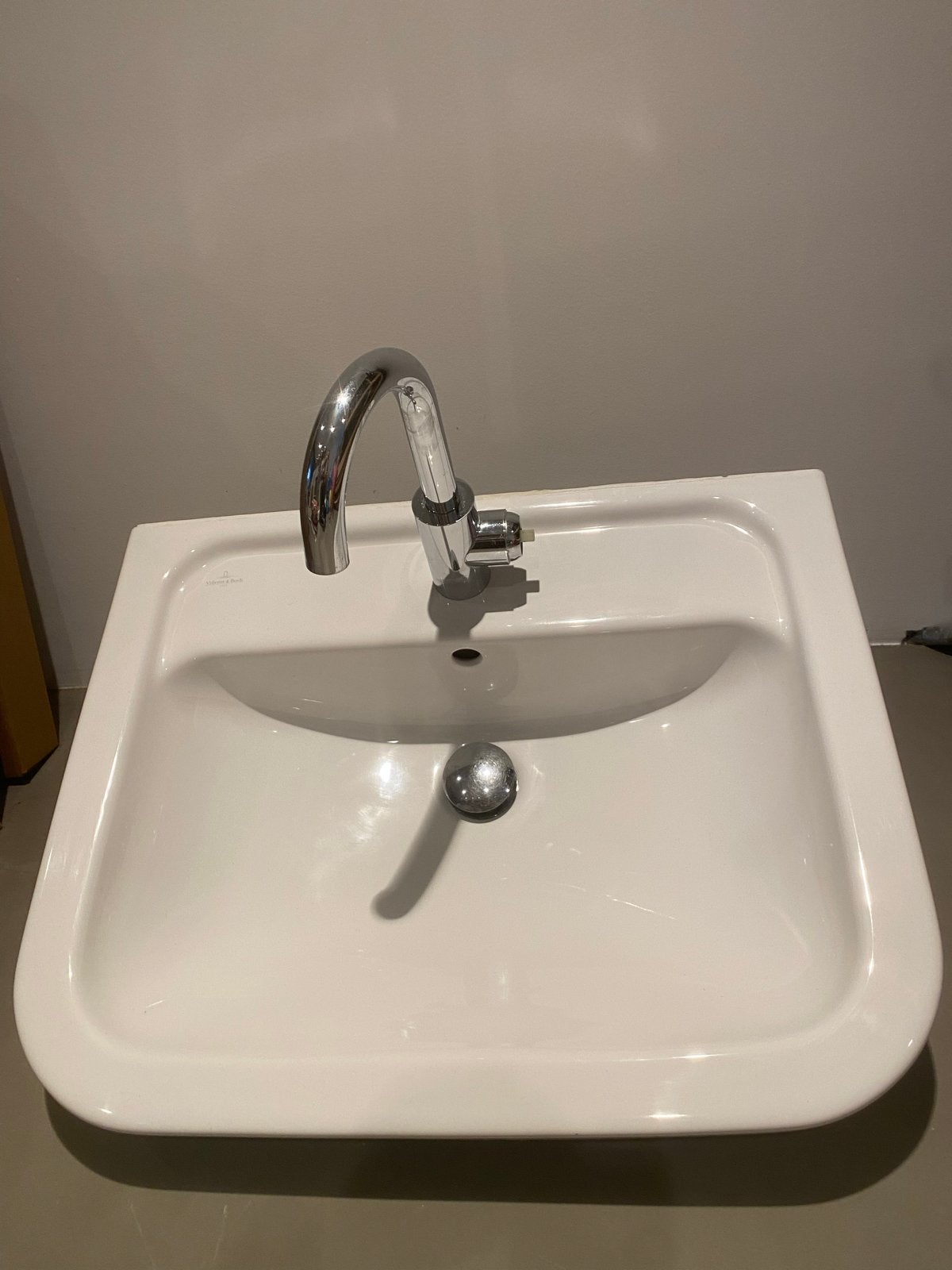 Villeroy & Boch wastafel met kraan - Zo goed als nieuw, Ophalen, Zo goed als nieuw, Chroom, Wastafel