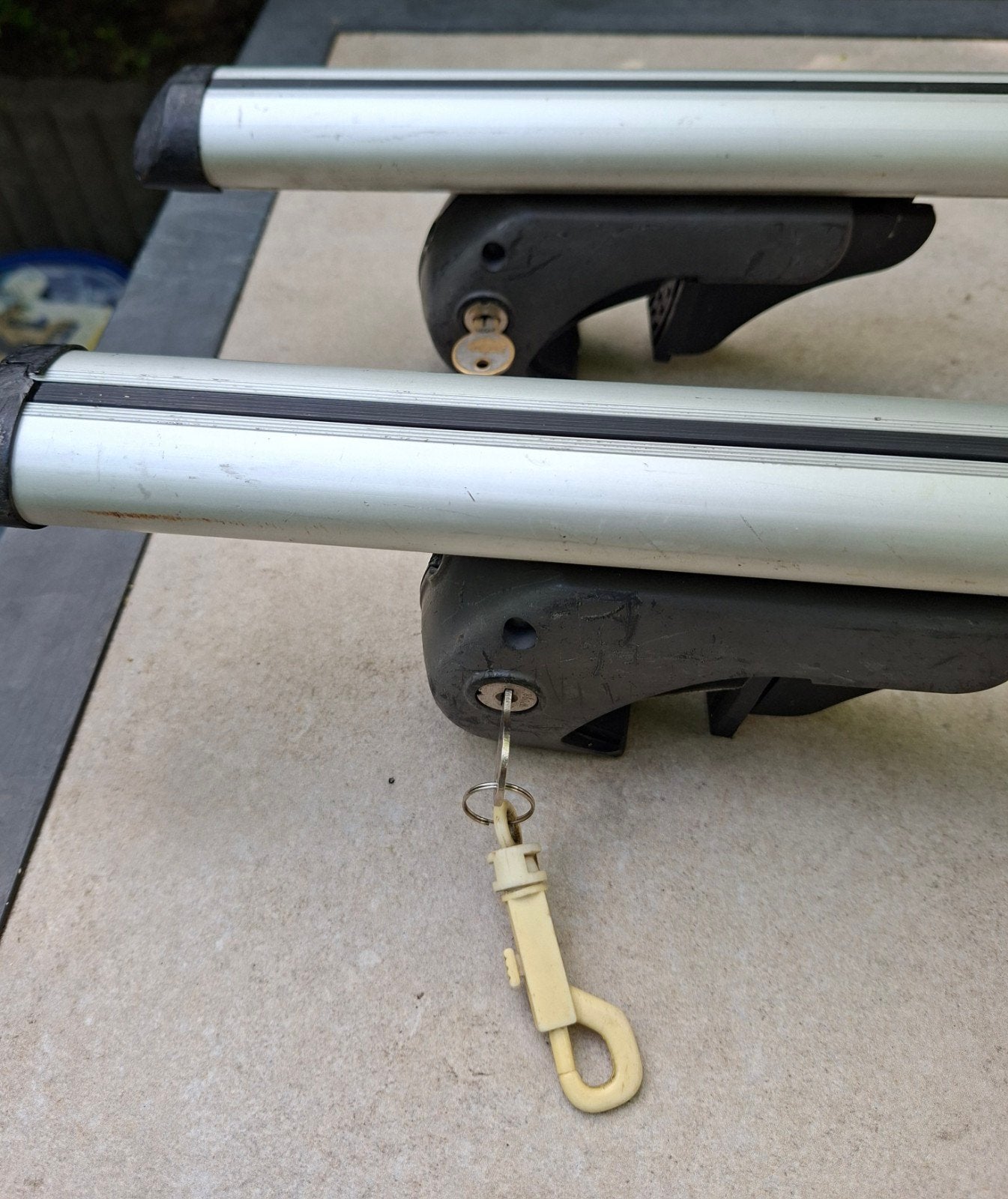 Gebruikte Brio dakdragers 1200mm met sleutels, Auto diversen, Dakdragers, Ophalen, Gebruikt
