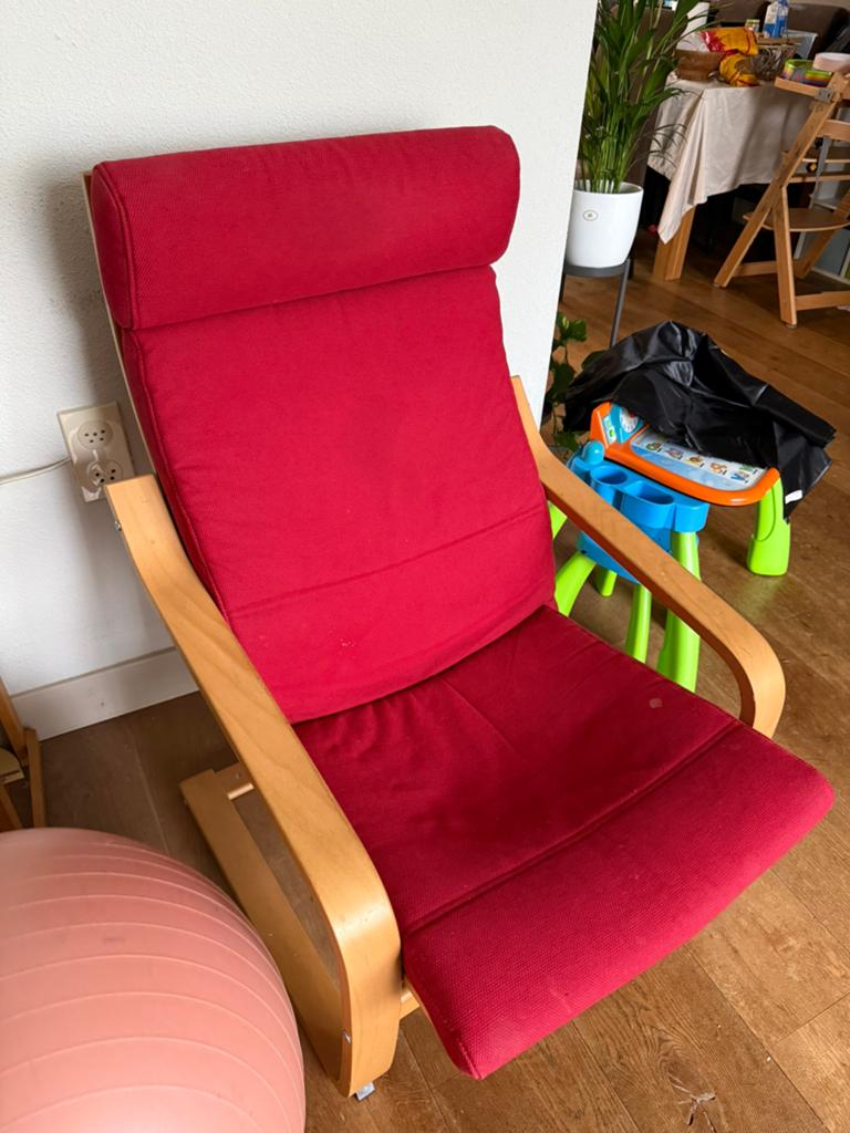 Comfortabele rode schommelstoel met houten frame, Ophalen, Gebruikt, Eén, Rood