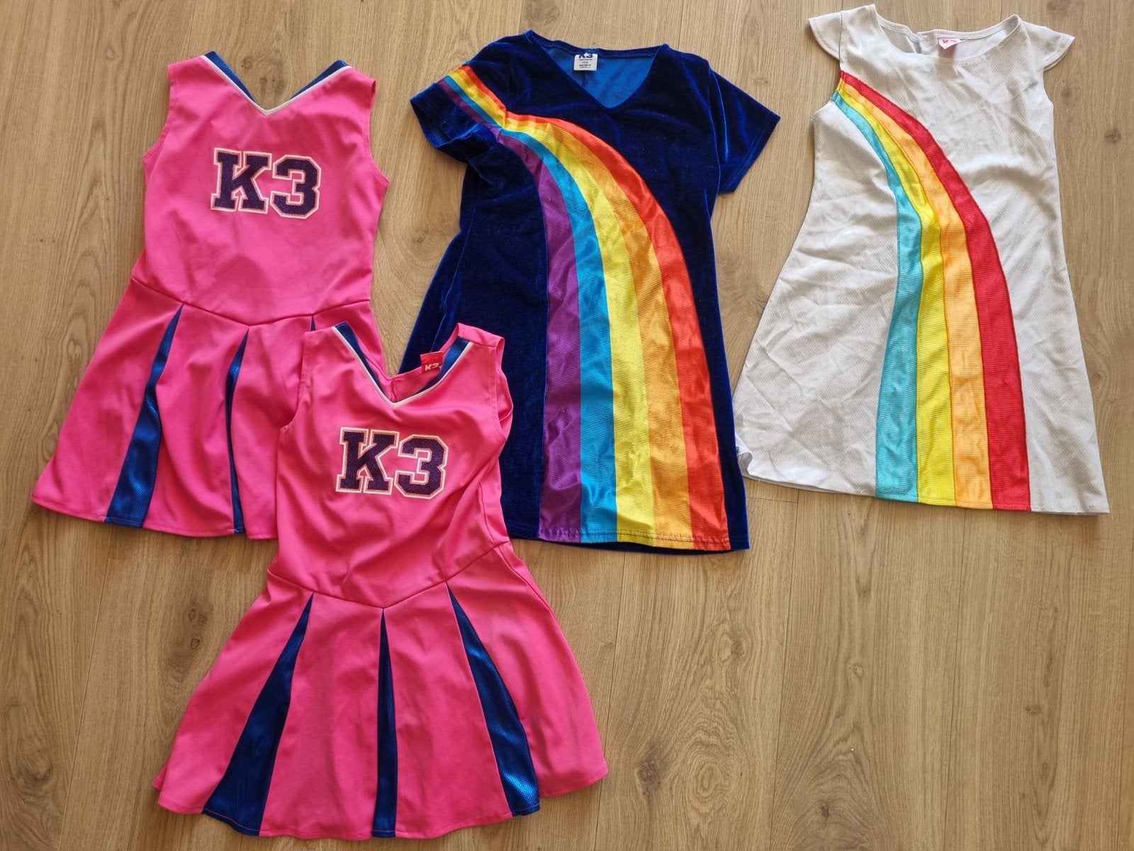 K3 jurkjes en regenboogjurkjes maat 134, Ophalen of Verzenden, Gebruikt, Meisje, Jurk of Rok