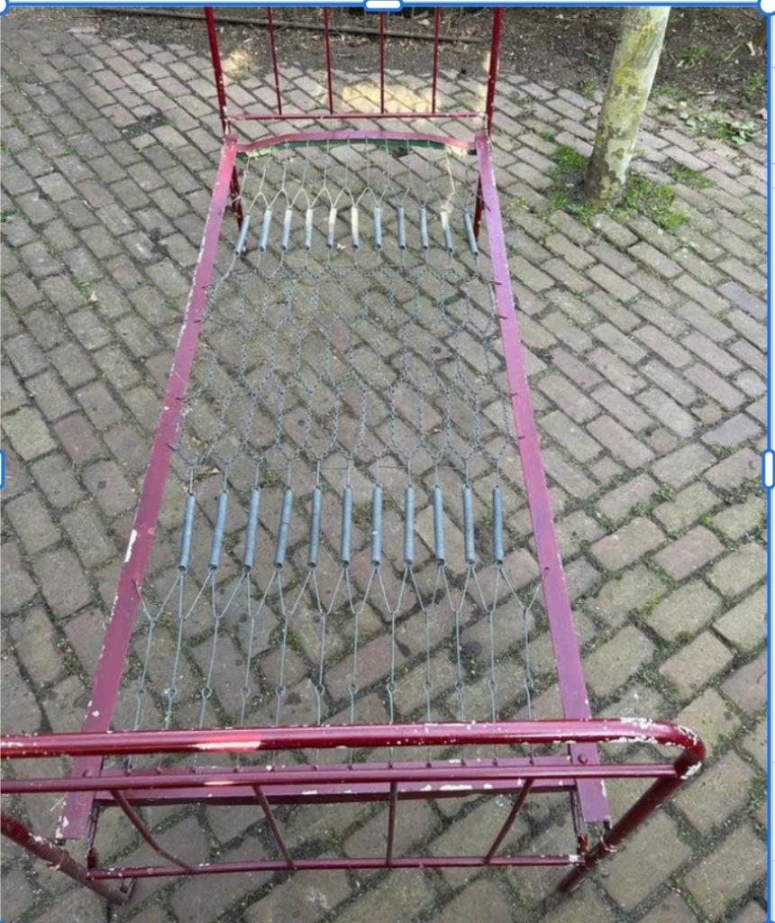 Frans brocante Spijlenbed, Ophalen