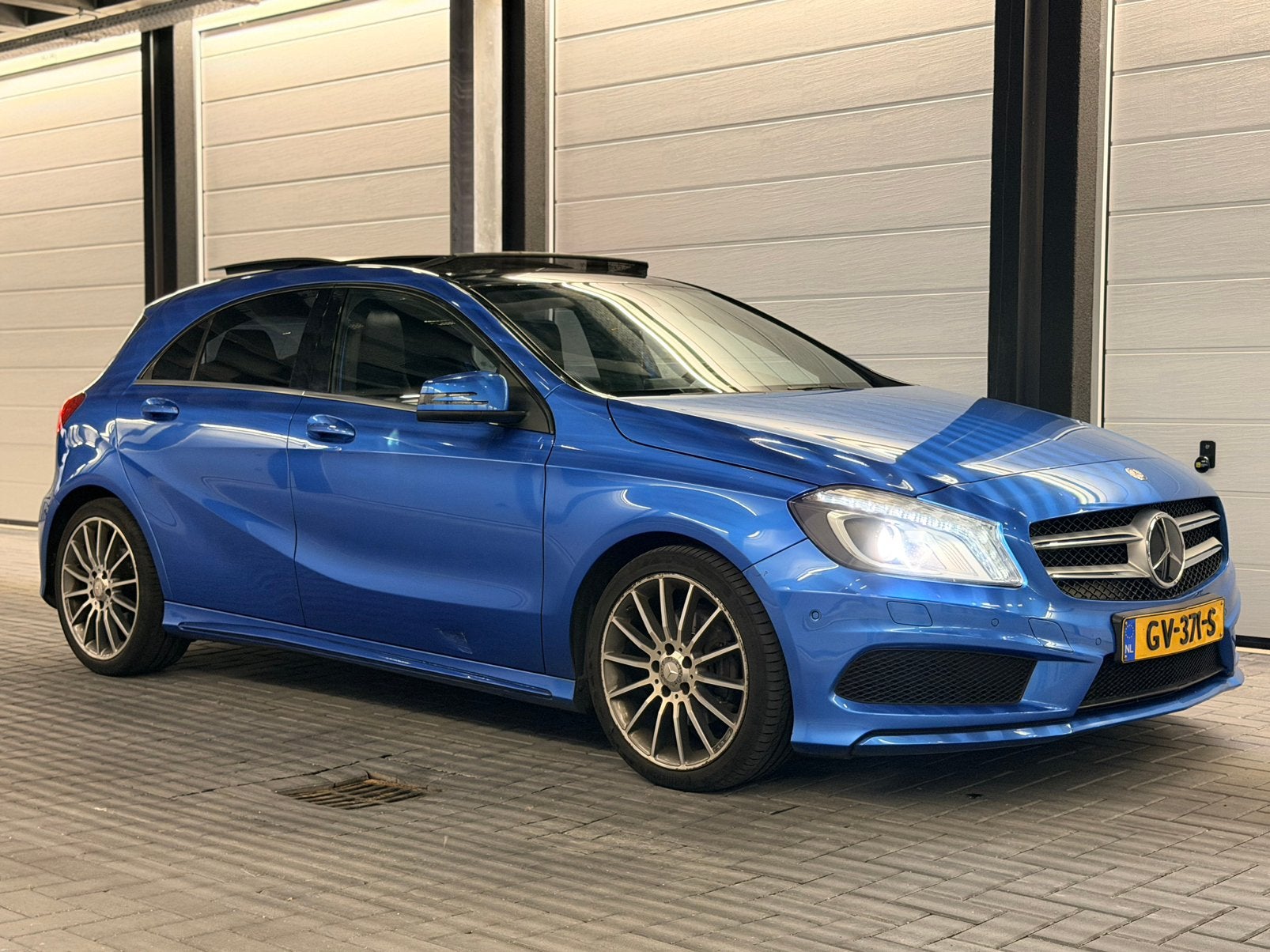 Mercedes-Benz A-Klasse A180 |NAP|PANO|AMG|AUTOMAAT, Auto's, Automaat, 4 cilinders, Blauw, 122 pk