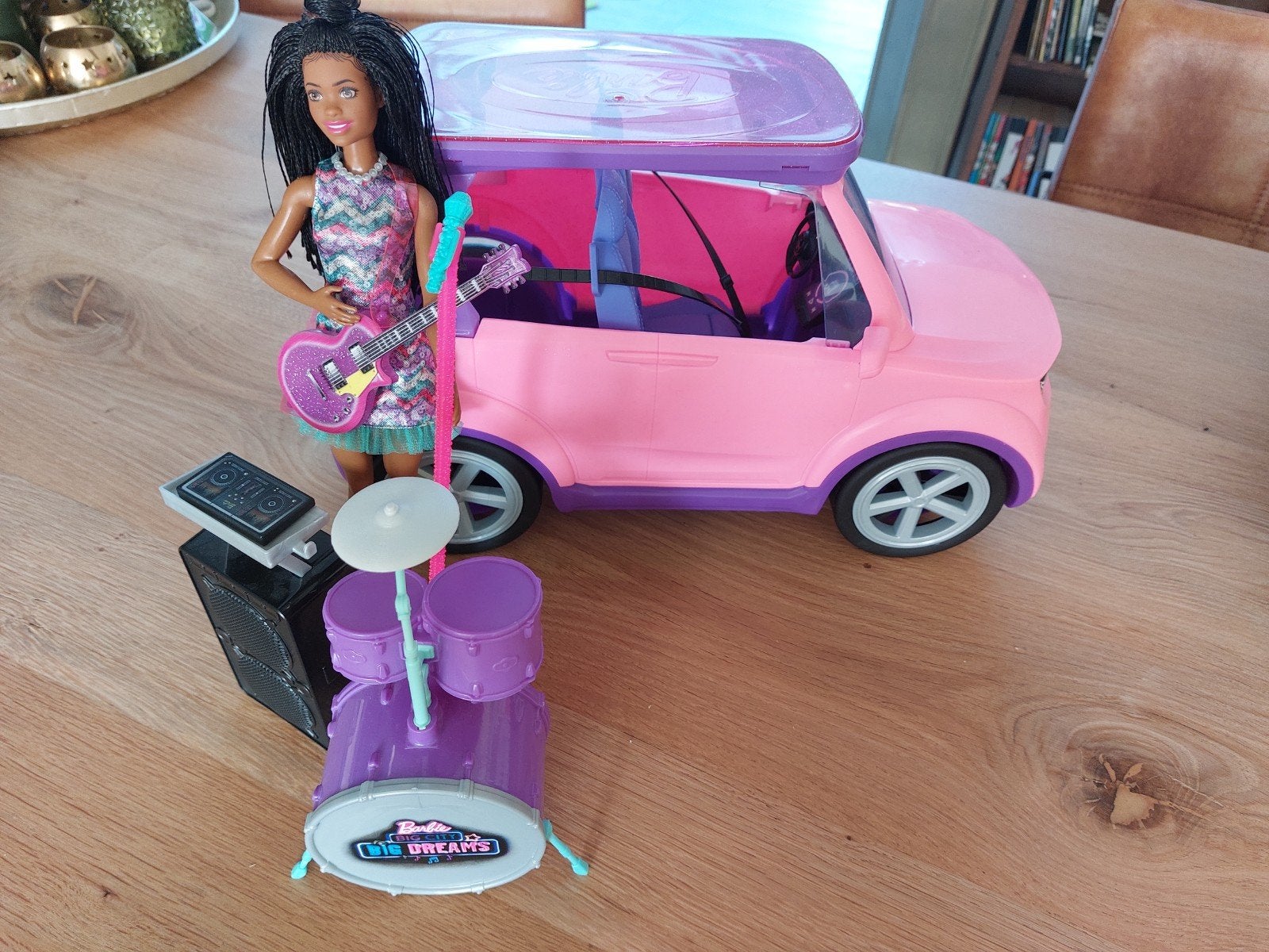 Barbie Brooklyn Roberts en Big City Big Dreams met auto, Ophalen of Verzenden, Gebruikt, Barbie