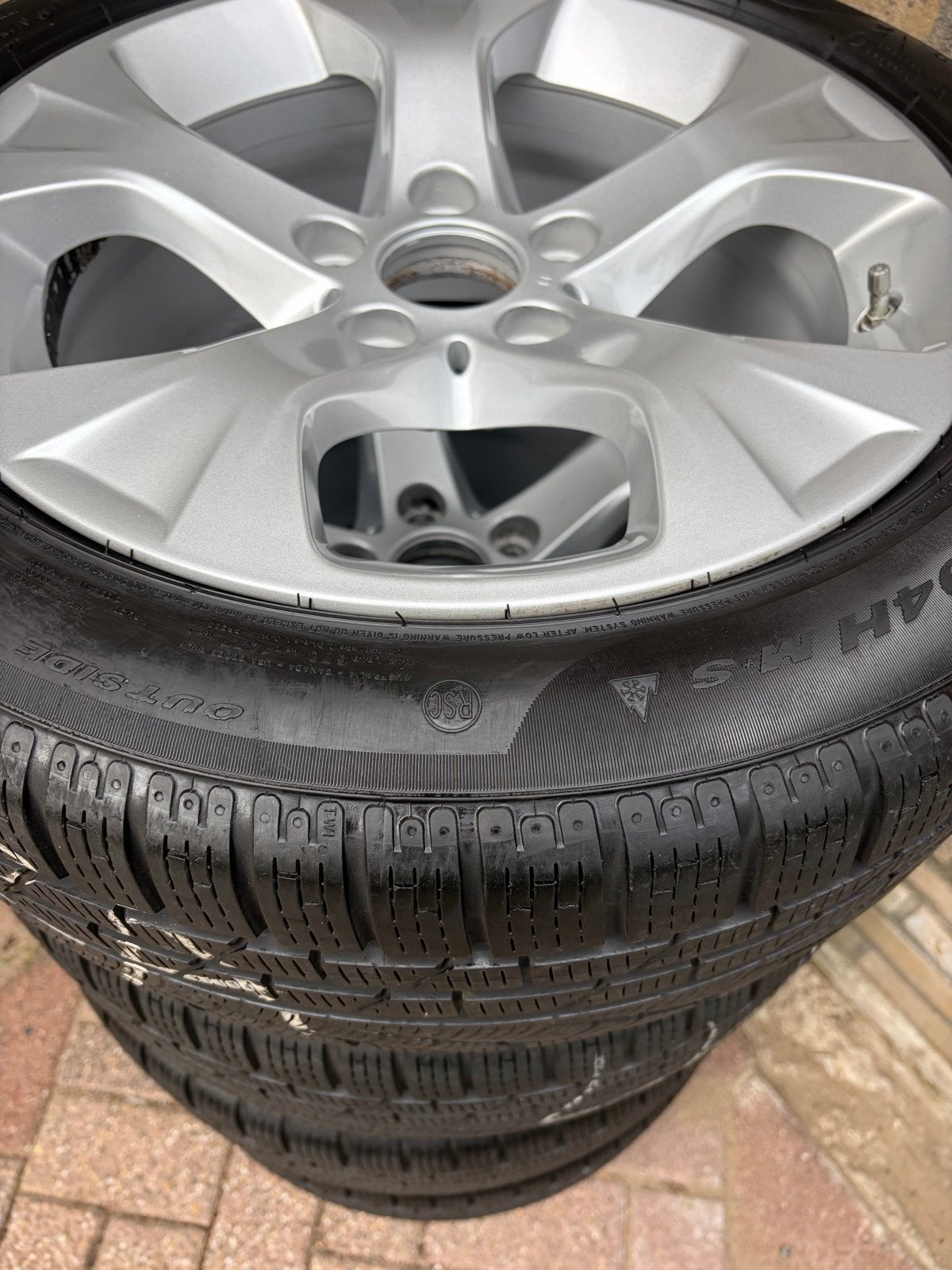 Pirelli Sottozero winterbanden met velgen - 225/50 R17, Ophalen, Gebruikt, Banden en Velgen, Winterbanden