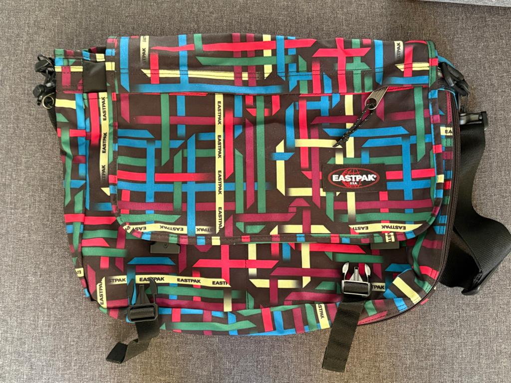 Nieuwe Eastpak schoudertas met kleurrijk patroon, Ophalen of Verzenden, Nieuw, Overige kleuren, Overige merken