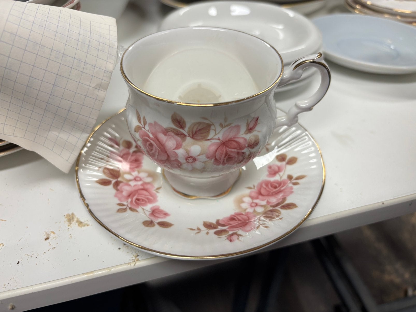 Willy's Pottery England kop en schotel met rozen, Ophalen of Verzenden