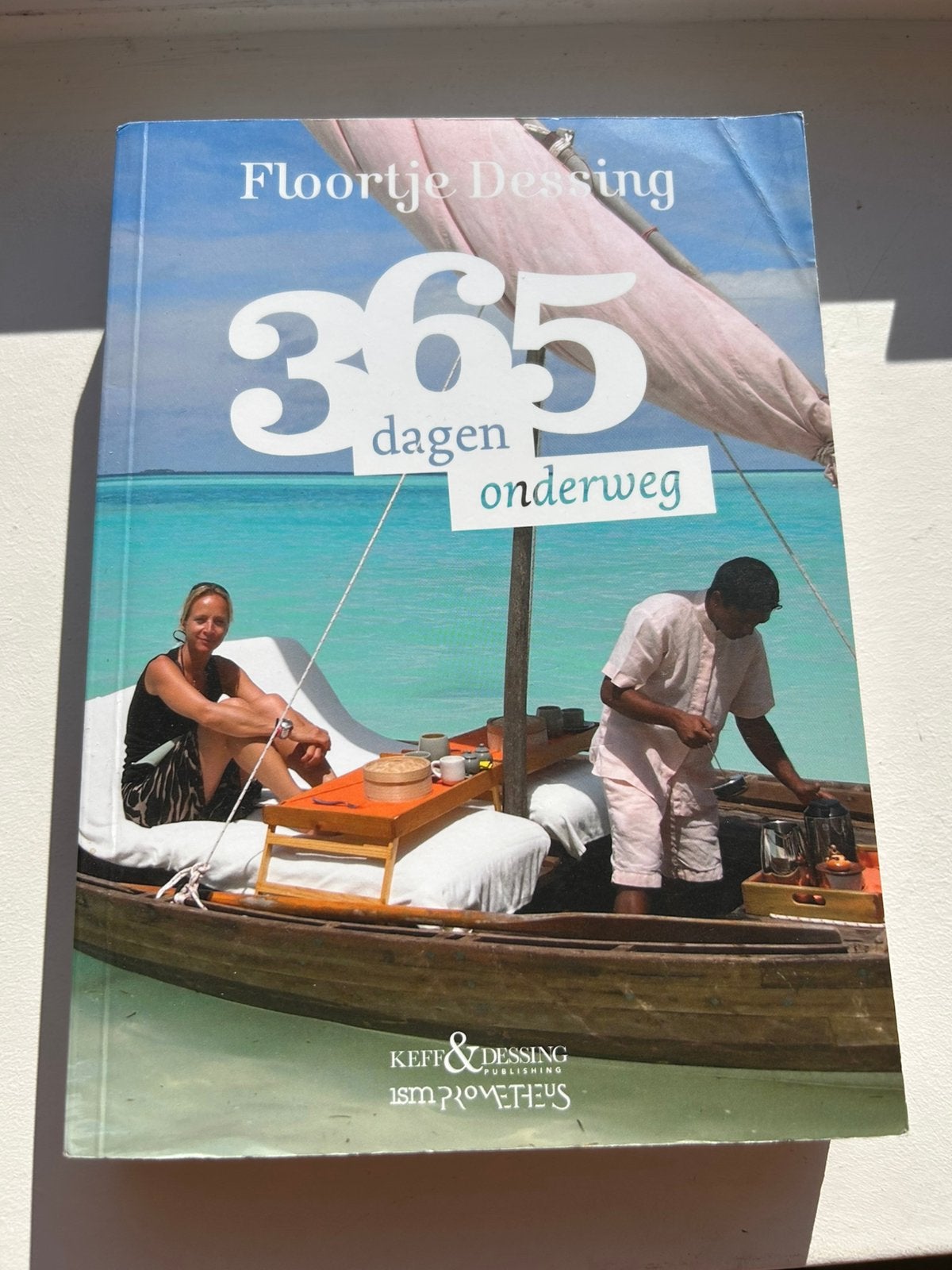 Floortje Dessing - 365 dagen onderweg, Europa, Ophalen of Verzenden, Zo goed als nieuw, Reisgids of -boek