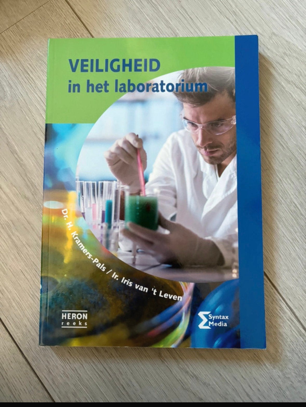 Boek veiligheid in het laboratorium, Boeken, Ophalen of Verzenden, Zo goed als nieuw, Overige niveaus, Overige vakken