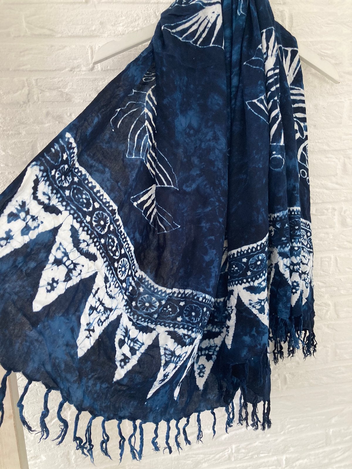 Grote Sjaal Pareo Sarong met Vissen Print in Batik Stijl, Ophalen of Verzenden, Gedragen, Maat 46/48 (XL) of groter, Sjaal