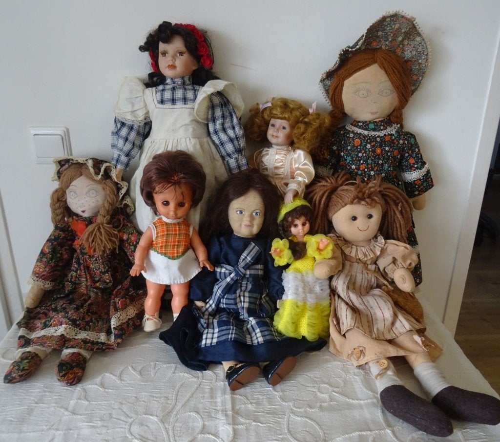 8 poppen, porselein, stof en kunststof., Verzamelen, Poppen, Ophalen of Verzenden, Zo goed als nieuw, Pop