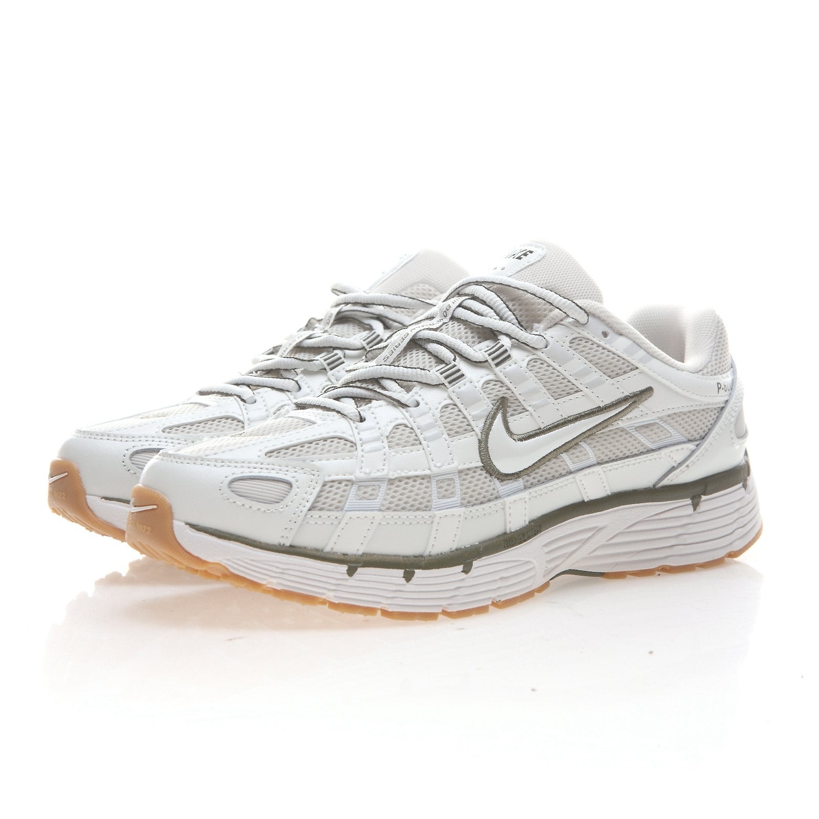 Nike P6000 - Beschikbaar in verschillende kleuren en maten, Kleding | Heren, Schoenen, Nieuw, Sneakers of Gympen, Overige kleuren