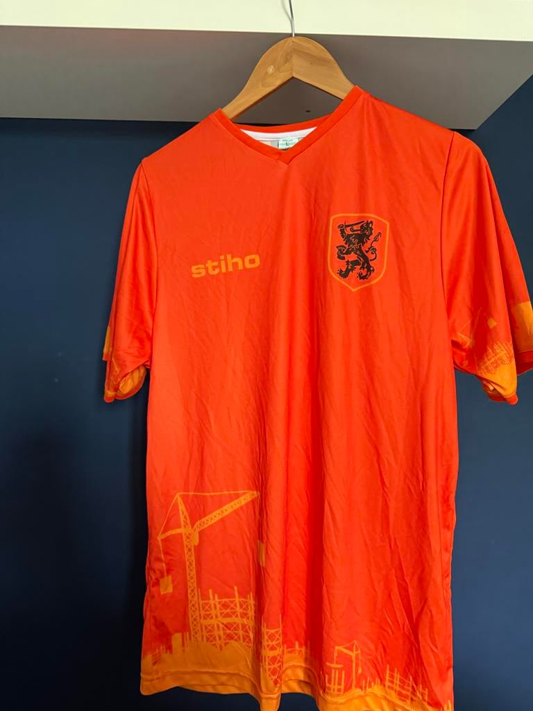 Oranje voetbalshirt maat L Stiho, Kleding | Heren, Sportkleding, Maat 52/54 (L), Oranje, Ophalen of Verzenden, Zo goed als nieuw