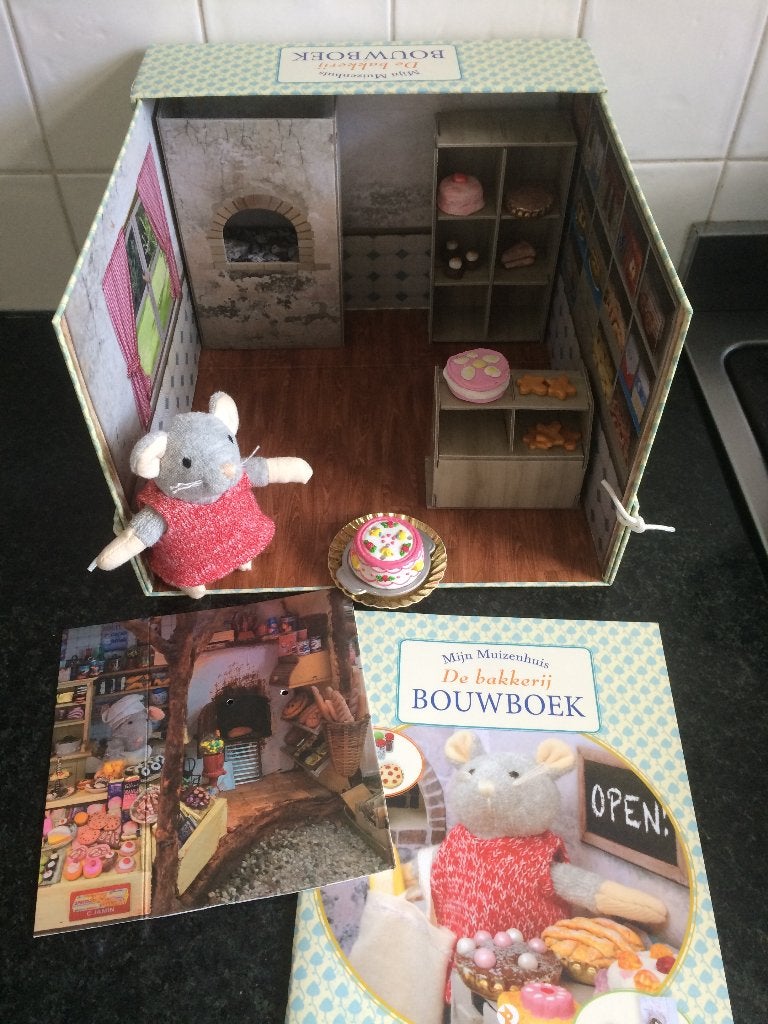 Muizenhuis Julia en de bakkerij (bouwboekje), Ophalen of Verzenden, Zo goed als nieuw, Poppenhuis